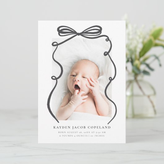 Houtskool Doodle Bow Lijst Geboorteaankondiging Fo Aankondiging (Staand voorkant)