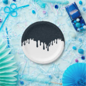 Houtskool druppel op witte feestelijke bord – Aanp (Feest)