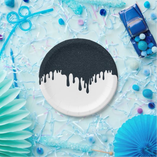 Houtskool druppel op witte feestelijke bord – Aanp (Feest)