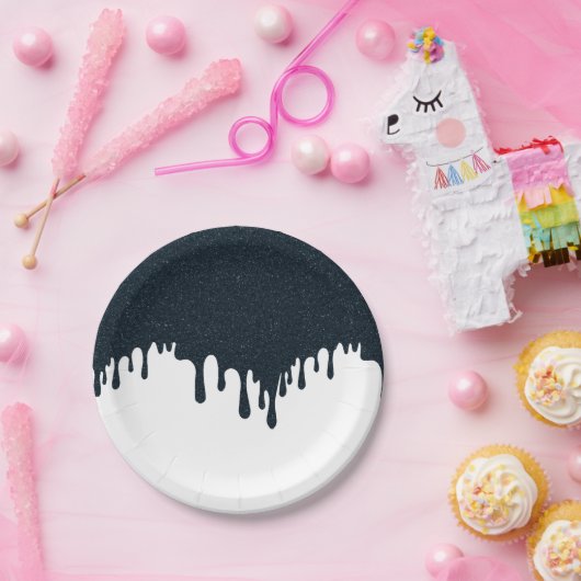 Houtskool druppel op witte feestelijke bord – Aanp (Feest)