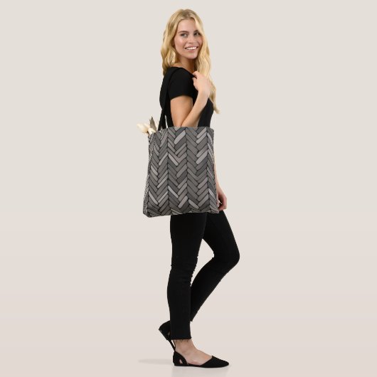 Houtskool en grijze visgraat Elegante geometrische Tote Bag (Op model)