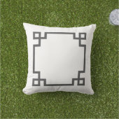 Houtskool Grijs en Wit Grieks Sleutel Buitenkussen (Gras)