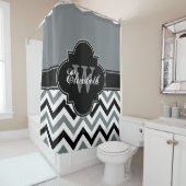 Houtskool Wit Zwart LG Chevron 1ICBR Naam Monogram Douchegordijn (In situ)