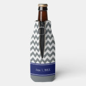 Houtskool Witte Chevron CB Marine Naam Monogram Tr Flesjeskoeler (Fles Achterkant)