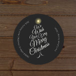 Houtskool Zeer Vrolijke Kerstboom Envelope Seals Ronde Sticker<br><div class="desc">Dit Charcoal Very Merry Christmas Tree Envelope Seals-ontwerp heeft een verfijnde donkergrijze achtergrond met een mix van eenvoudige ivoorkleurige belettering en klassieke kalligrafie in combinatie met een minimalistische boho-stijl die een perfecte balans biedt tussen strakke moderne subtiliteit en elegantie. Dit alles mooi verfraaien is een kerstboomvormige begroeting van "We Wish...</div>