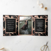 Houtskool Zwart Marmer Roos Gouden Folie Foto Brui Drieluik Uitnodiging (Binnen)