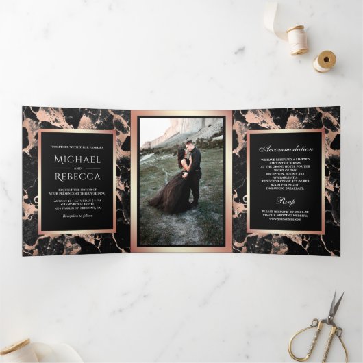 Houtskool Zwart Marmer Roos Gouden Folie Foto Brui Drieluik Uitnodiging (Binnen)