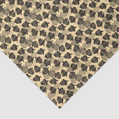 Houtsnede zwarte eikels op crème tissuepapier (Detail)