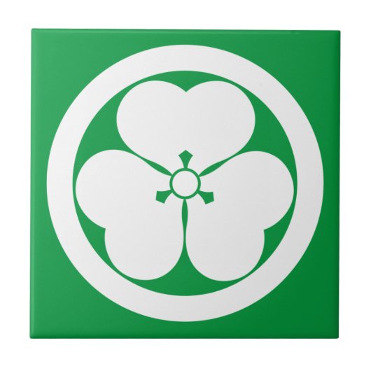 Houtsorrel in een cirkelvormig keramisch tegeltje (Voorkant)