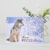 Houtwolf zittend in de sneeuw feestdagenkaart (Staand voorkant)