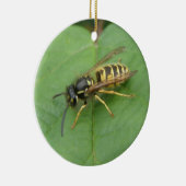 Hoverfly op een Leaf Custom Birthday Keramisch Ornament (Rechts)