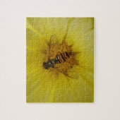 Hoverfly op een Marigold Puzzle Legpuzzel (Verticaal)