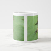 Hoverfly op een Mok met leder (Voorkant)