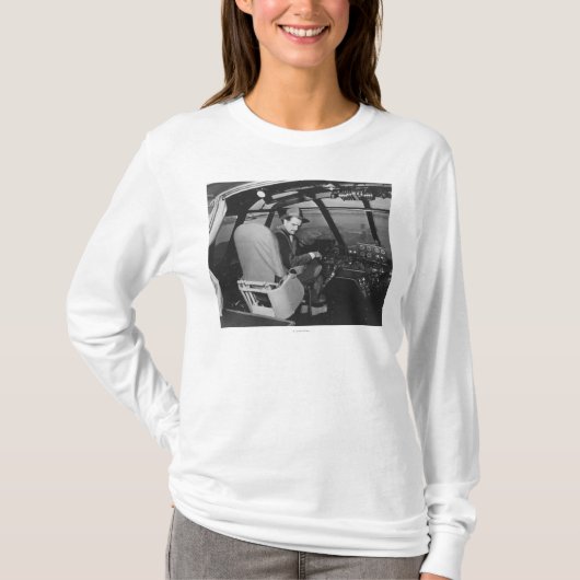 Howard Hughes in Spruce Goose Wooden Plane T-shirt (Voorkant)