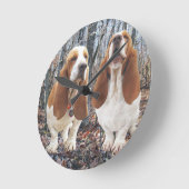 Howling Basset Hound Woodland Clock Ronde Klok (Hoek)