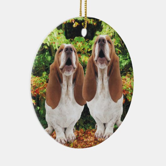 Howling Basset Hounds kerstversiering Keramisch Ornament (Rechts)