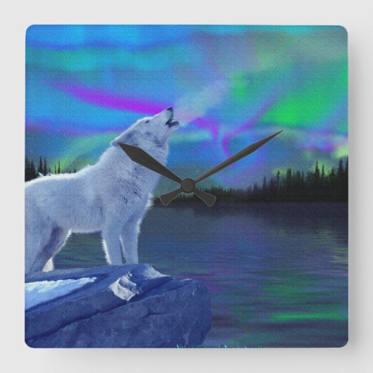Howling Wolf & Aurora Wildlife Art Clock Vierkante Klok (Voorkant)