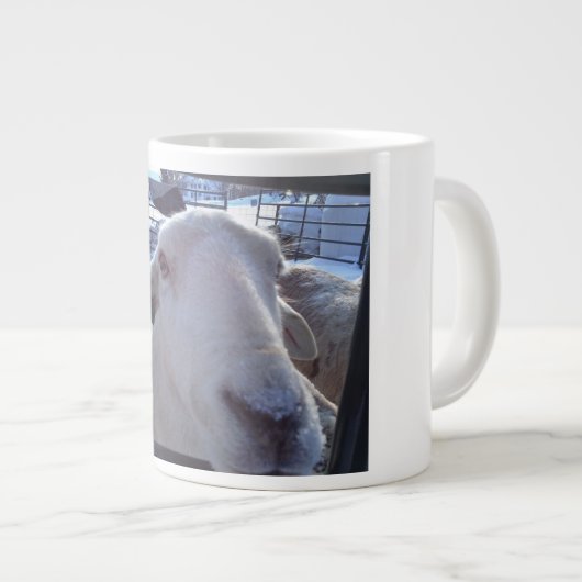 Howling Wolf Boerderij Lucy Jumbo Mok (Voorkant rechts)