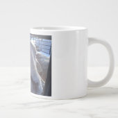 Howling Wolf Boerderij Lucy Jumbo Mok (Rechts)