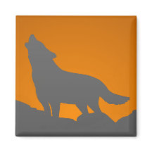 Howling wolf magnet