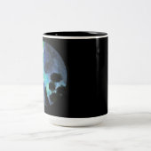 Howling Wolf Moonlight–Mystical Forest Night Water Tweekleurige Koffiemok (Center)