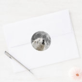 Howling wolf op de maan ronde sticker (Envelop)
