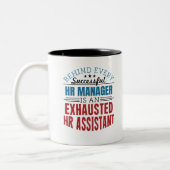 HR Assistant Funny Quote Human Resources Tweekleurige Koffiemok (Links)