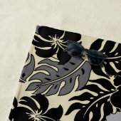 Huakini Bay Hawaiian Hibiscus Floral-Black Strandlaken (In situ)