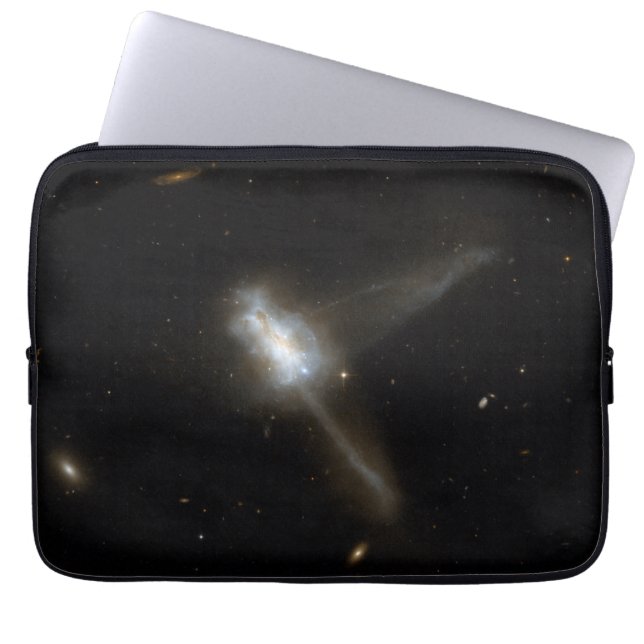Hubble-interagerend sterrenstelsel IC 883 Laptop Sleeve (Voorkant)