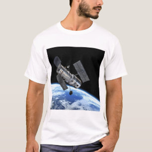 Hubble Ruimtetelescoop in een baan om de aarde NAS T-shirt