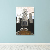 Hubble Space Telescope in Atlantis cargo bay Canvas Afdruk (Insitu (Houten vloer))