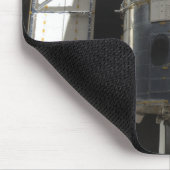 Hubble Space Telescope in Atlantis cargo bay Muismat (Hoek)