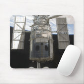 Hubble Space Telescope in Atlantis cargo bay Muismat (Met muis)