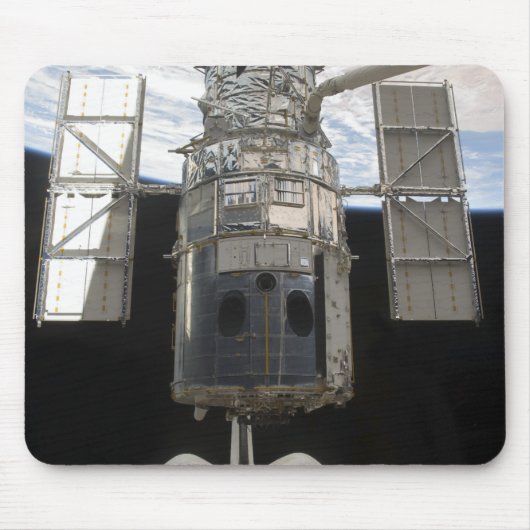 Hubble Space Telescope in Atlantis cargo bay Muismat (Voorkant)