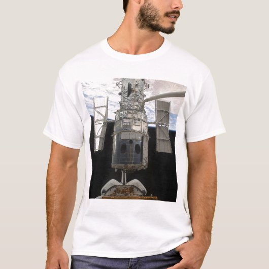 Hubble Space Telescope in Atlantis cargo bay T-shirt (Voorkant)