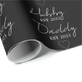 Hubby Est. XXXX, papa Est. XXXX - VADERDAG Cadeaupapier (Rol Hoek)