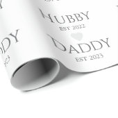 Hubby Est. XXXX, papa Est. XXXX - VADERDAG Cadeaupapier (Rol Hoek)