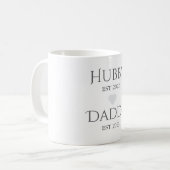 Hubby Est. XXXX, papa Est. XXXX - VADERDAG Koffiemok (Voorkant links)
