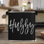 Hubby Flask met zilverfolie Typografie Heupfles<br><div class="desc">Hubby Black Flask met zilverfolie typografie. De Hubby-fles is een perfect huwelijks- of huwelijksreis cadeau voor de bruidegom en past bij de wifey-fles voor de vrouw.</div>