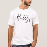 Hubby in Calligrafie Script Honeymoon Couple T-shirt<br><div class="desc">Een paar t - shirts met de woorden "Hubby" en "Wifey" in een mooi kalligrafiescript, voorzien van een rood hart. Iets schattig om voor de huwelijksreis te draag!</div>