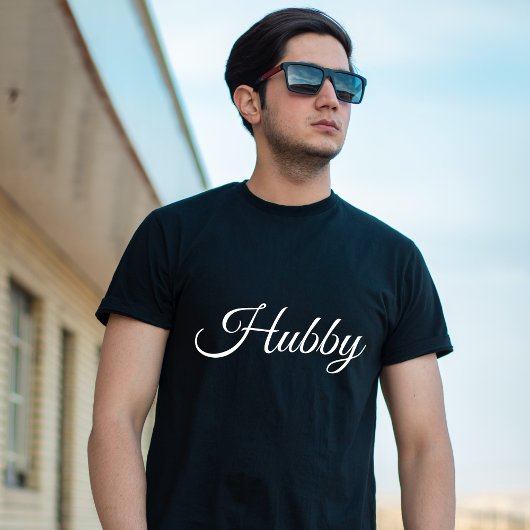 Hubby Modern Huwelijksreis Wit Script Zwart Mannen T-shirt