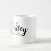 Hubby & Wifey Couple Mok (Personaliseer Wifey) (Voorkant links)