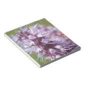 Hübsche lila Wildblüten Notitieblok (Schuin)