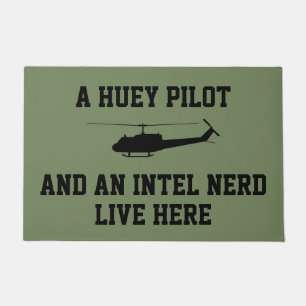 Huey Pilot en een Intel Nerd Live Deurmat
