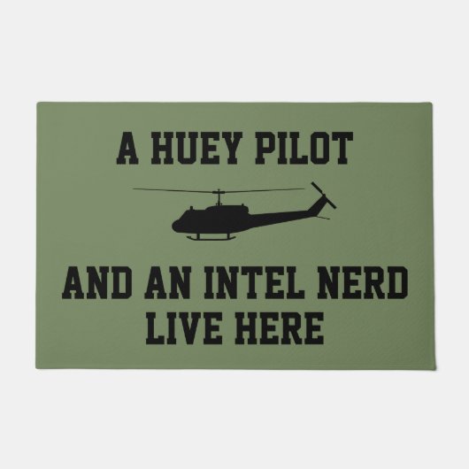 Huey Pilot en een Intel Nerd Live Deurmat (Voorkant)