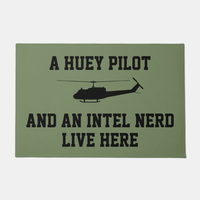 Huey Pilot en een Intel Nerd Live Deurmat (Voorkant)