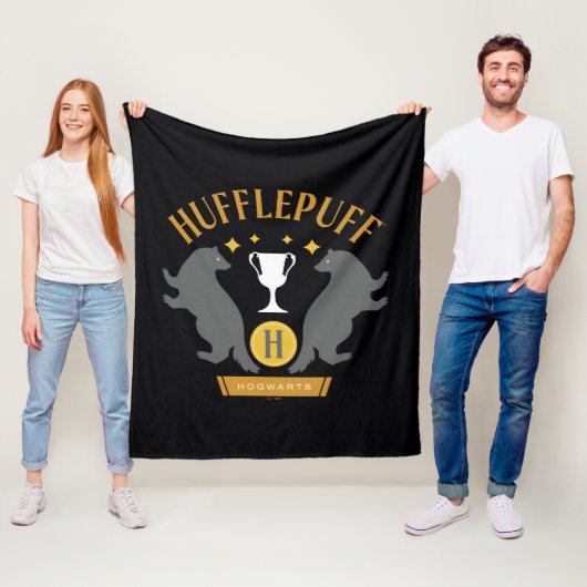 HUFFLEPUFF™ Badger en Cup House Pride Graphic Fleece Deken (In situ)