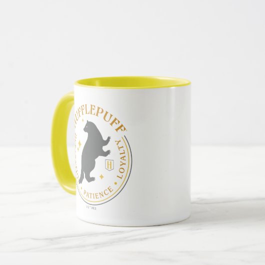 HUFFLEPUFF™ Badger House Pride Badge Mok (Voorkant links)