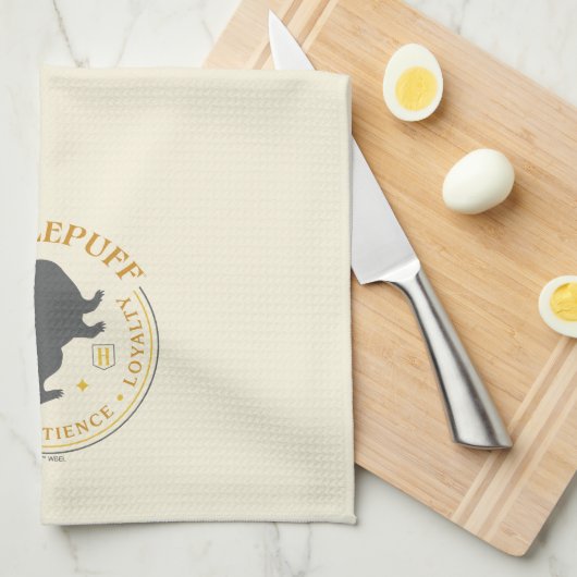 HUFFLEPUFF™ Badger House Pride Badge Theedoek (Quarter Fold)