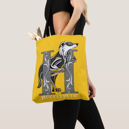 HUFFLEPUFF™ Crosshatched Emblem Tote Bag (Dichtbij)